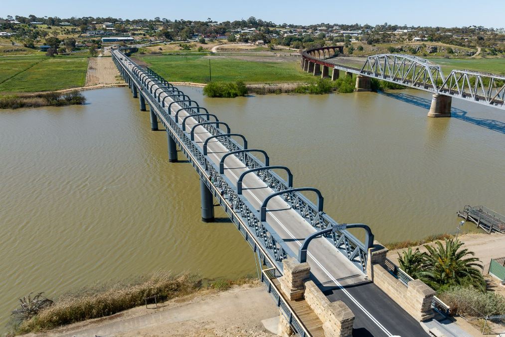 The refurbished Old Murray Bridge